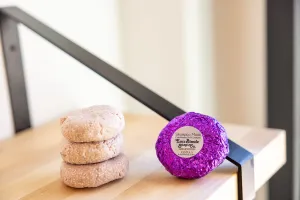 Rosewood Vanilla Shampoo Moon™ - Conditioning Solid Shampoo Bar